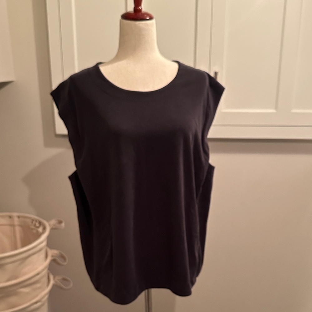 Athleta Charcoal Muscle Tee